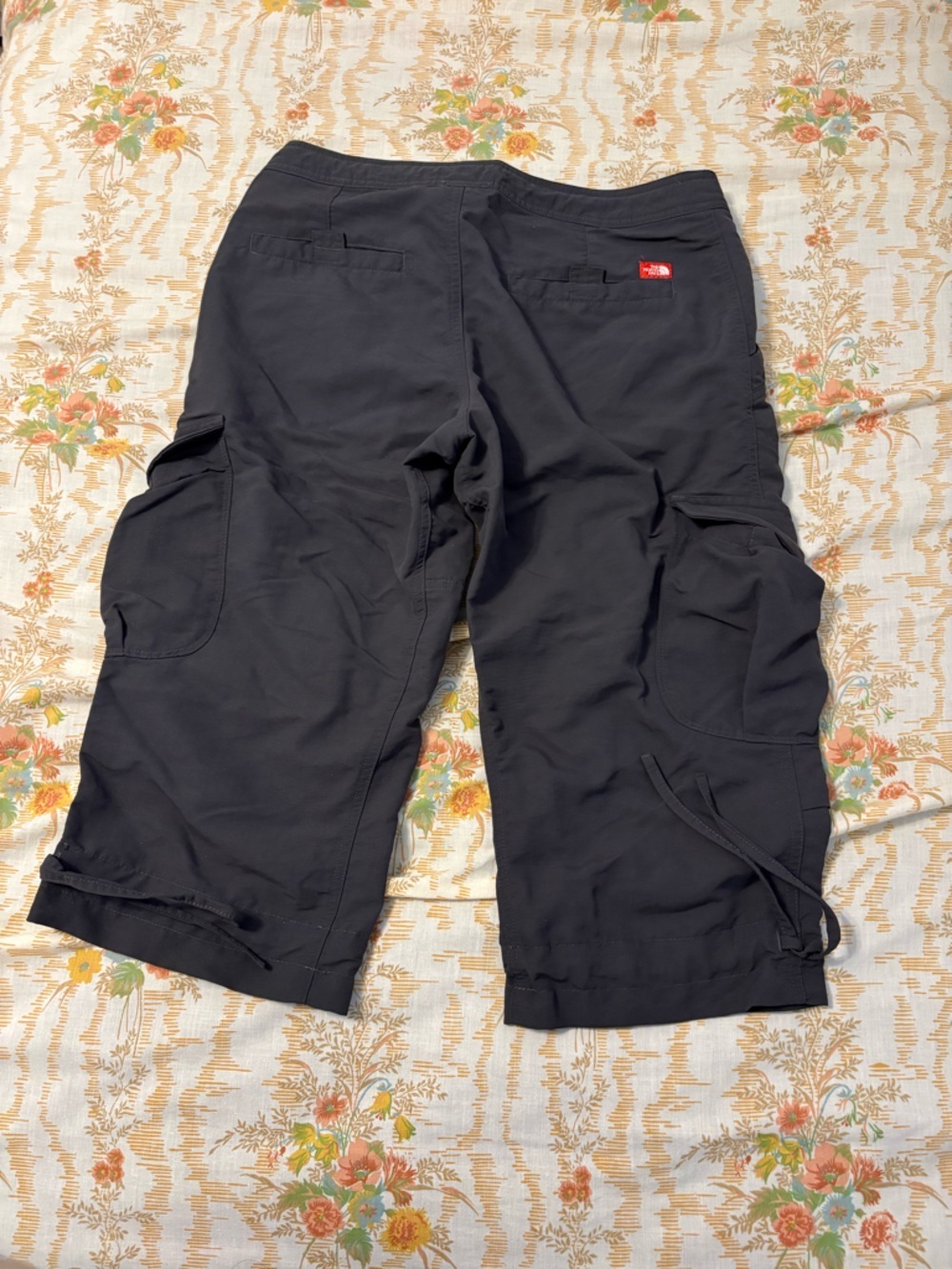The North Face TNF Women's Pants Size
8 Blue/Gray Cargo Capri 100% Nylon - Picture 2 of 14